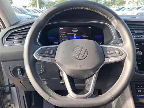 Used 2022 Volkswagen Tiguan SE FWD image 17