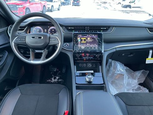 New 2025 Jeep Grand Cherokee L Altitude image 12