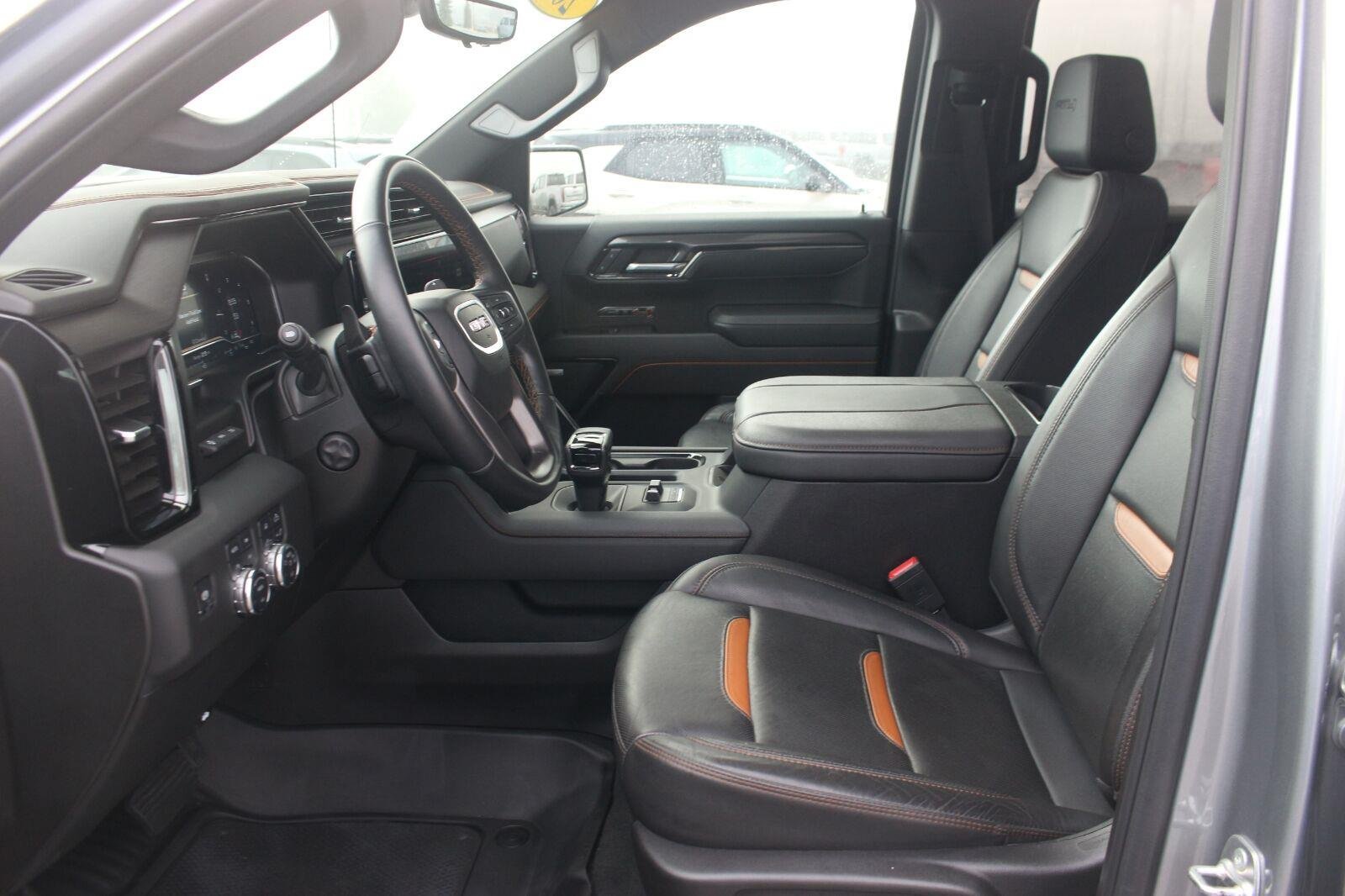 Used 2025 GMC Sierra 1500 AT4 w/ AT4 Premium Package AWD/4WD image 18