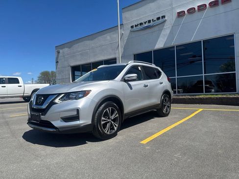 Used 2019 Nissan Rogue SV w/ Premium Package AWD/4WD image 8