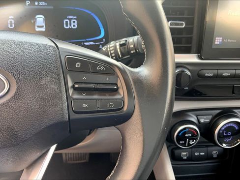 Certified 2025 Hyundai Venue SEL FWD image 24