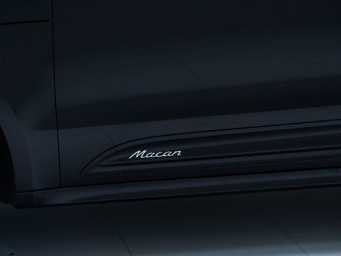 Certified 2026 Porsche Macan AWD/4WD image 13
