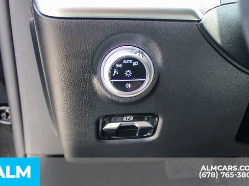 Used 2025 Mercedes-Benz C 300 Sedan image 29