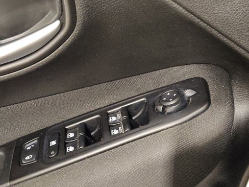 Used 2021 Jeep Renegade Latitude w/ Convenience Group AWD/4WD image 27