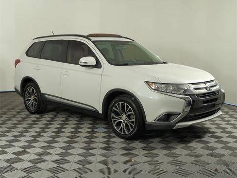 Used 2016 Mitsubishi Outlander SEL image 9