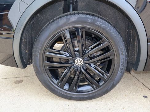 Used 2022 Volkswagen Tiguan SE R-Line AWD/4WD image 9