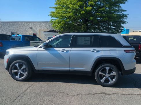 New 2026 Jeep Grand Cherokee Limited w/ Luxury Tech Group II AWD/4WD image 5