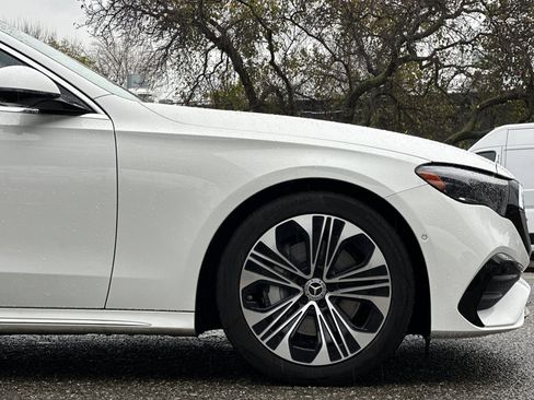 Used 2025 Mercedes-Benz E 350 4MATIC Sedan image 34