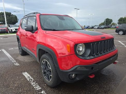 Used 2017 Jeep Renegade Trailhawk w/ Popular Equipment Group AWD/4WD image 1