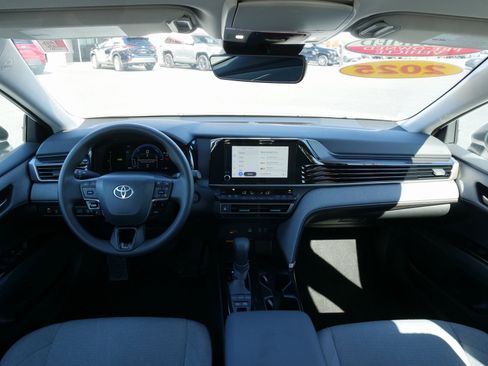 Used 2025 Toyota Camry LE image 21