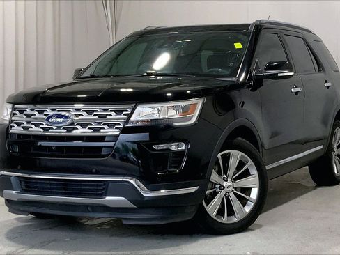 Used 2018 Ford Explorer Limited w/ Equipment Group 301A FWD image 2