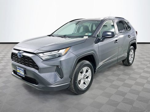 Used 2024 Toyota RAV4 LE AWD/4WD image 3