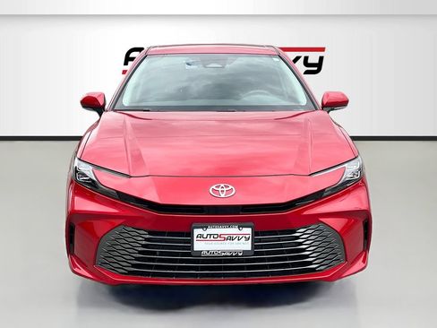 Used 2025 Toyota Camry XLE FWD image 2