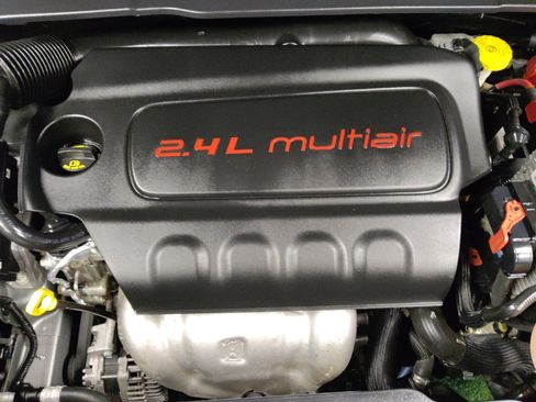 Used 2019 Jeep Compass Latitude FWD image 30
