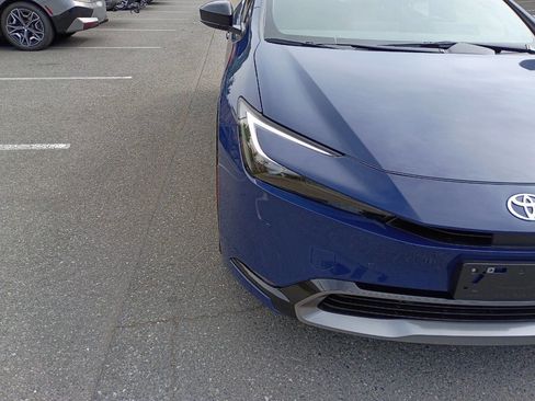 Used 2026 Toyota Prius XLE AWD/4WD image 8
