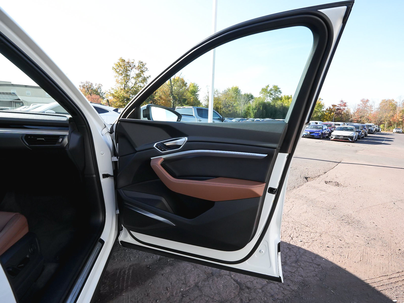 Used 2024 Audi Q8 e-tron Premium Plus AWD/4WD image 14