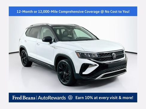 Certified 2024 Volkswagen Taos SE FWD image 1