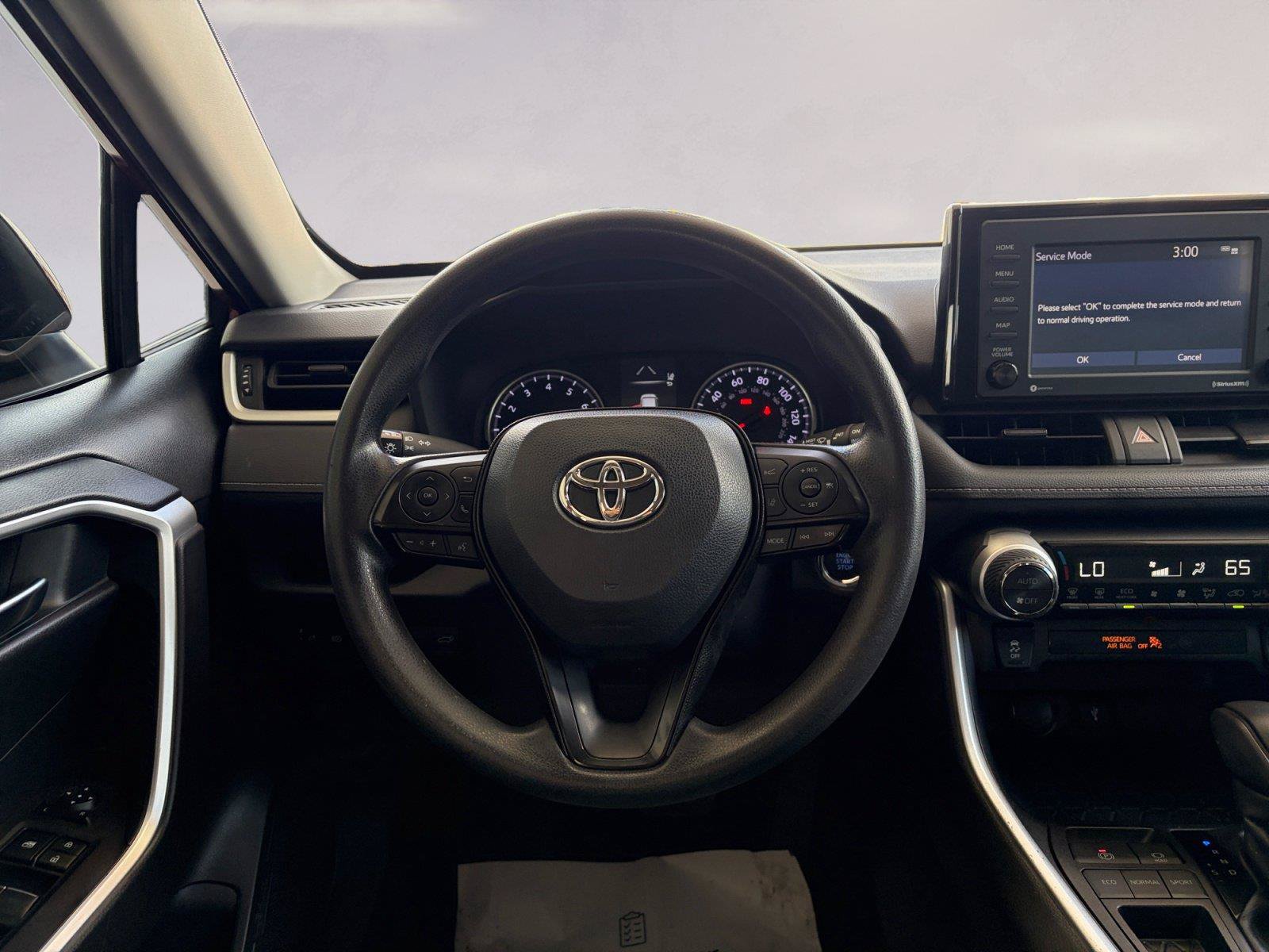 Used 2022 Toyota RAV4 XLE w/ Convenience Package FWD image 12
