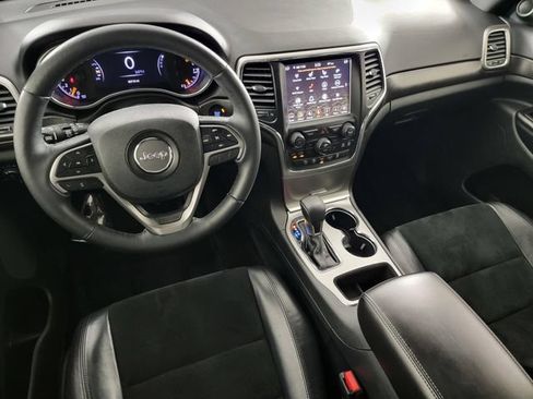 Used 2018 Jeep Grand Cherokee Altitude AWD/4WD image 31