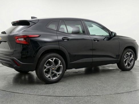 Used 2025 Chevrolet Trax LT image 9