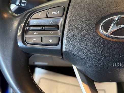 Used 2023 Hyundai Venue FWD image 9