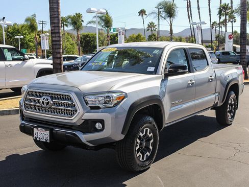 Used 2017 Toyota Tacoma TRD Off-Road w/ Tow Package AWD/4WD image 20