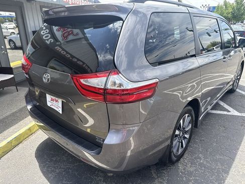 Used 2018 Toyota Sienna XLE w/ XLE Navigation Package AWD/4WD image 6
