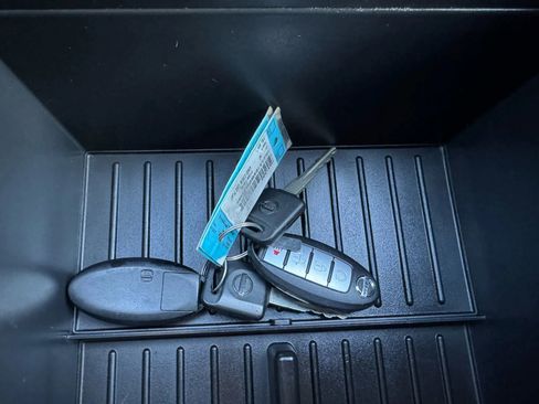 Used 2017 Nissan Titan Platinum Reserve image 22