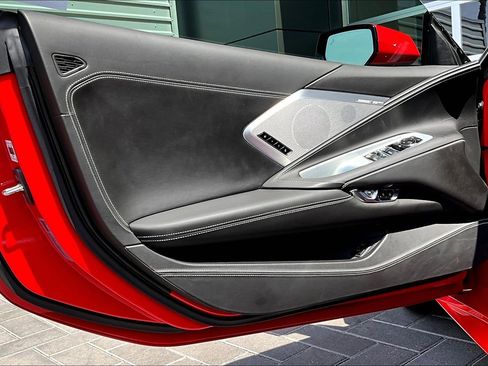 Used 2021 Chevrolet Corvette Stingray Premium Conv w/ Z51 Performance Package image 23