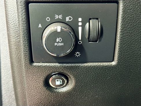 Used 2022 Jeep Grand Cherokee Limited AWD/4WD image 20