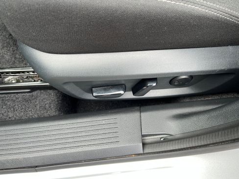 Used 2025 Nissan Rogue SV FWD image 22