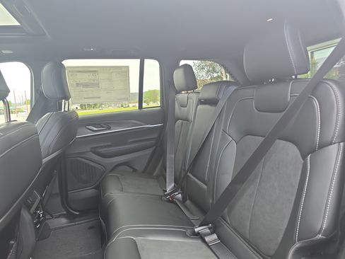New 2026 Jeep Grand Cherokee Altitude AWD/4WD image 14