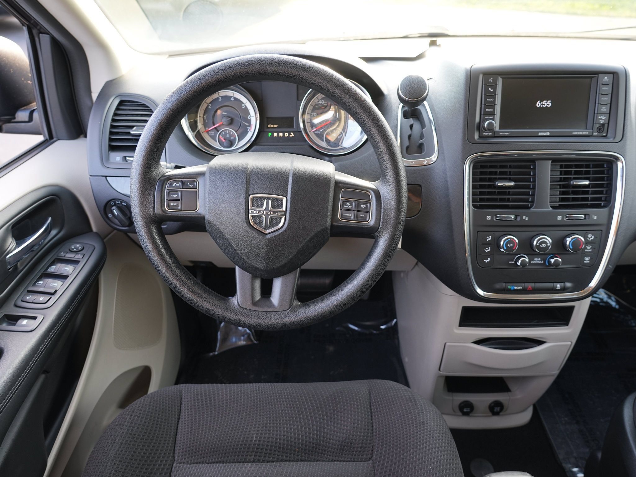 Used 2018 Dodge Grand Caravan SE w/ UConnect Hands-Free Group FWD image 20