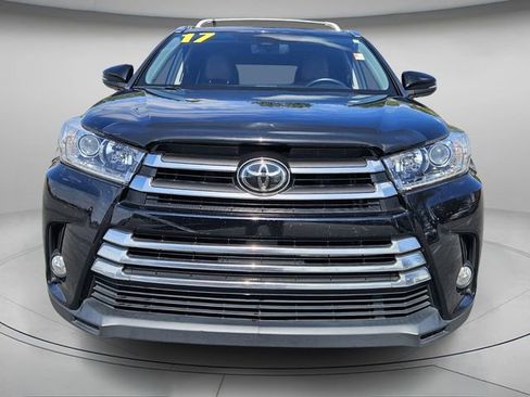 Used 2017 Toyota Highlander Limited w/ Carpet Mat Package image 5