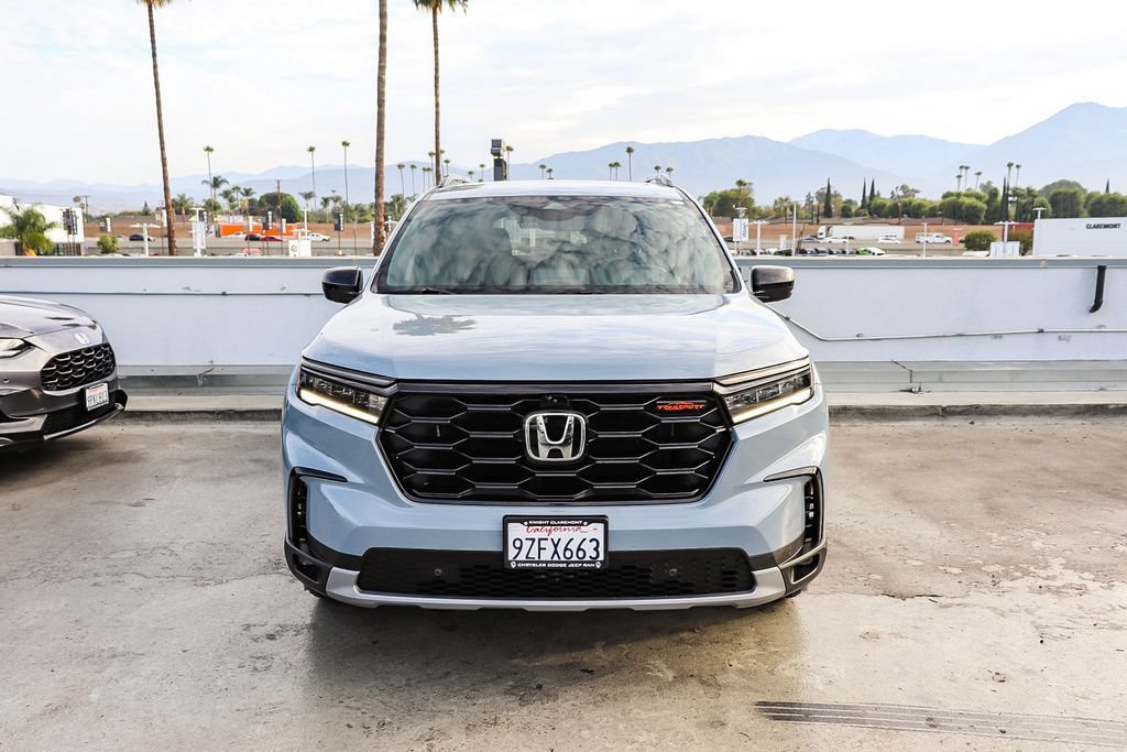Used 2024 Honda Pilot TrailSport image 3