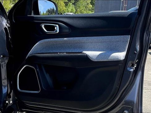 New 2024 Jeep Compass Latitude image 25