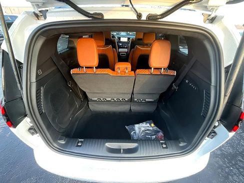 New 2026 Chrysler Pacifica Pinnacle w/ Trailer Tow Group AWD/4WD image 8
