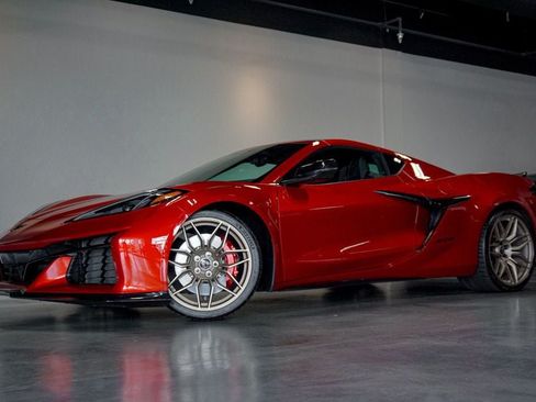 Used 2025 Chevrolet Corvette Z06 w/ Stealth Interior Trim Package RWD image 95