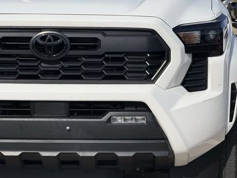 Used 2024 Toyota Tacoma TRD Sport AWD/4WD image 8