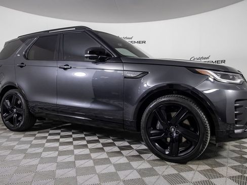 Used 2025 Land Rover Discovery Dynamic SE AWD/4WD image 2