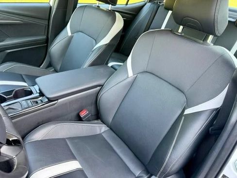 Used 2025 Toyota Camry SE FWD image 7