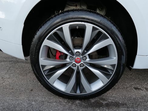 Used 2019 Jaguar F-PACE S image 85