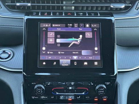 New 2025 Jeep Grand Cherokee L Laredo w/ Luxury Tech Group I image 17