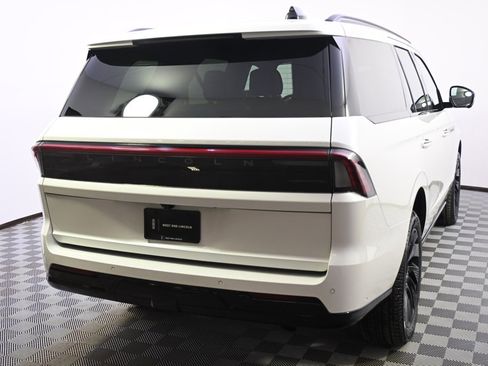 New 2025 Lincoln Navigator Reserve w/ Jet Appearance Package image 6