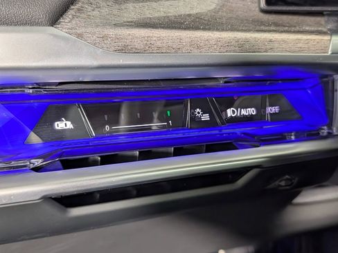 Used 2023 BMW i7 xDrive60 w/ Executive Package 2 AWD/4WD image 30