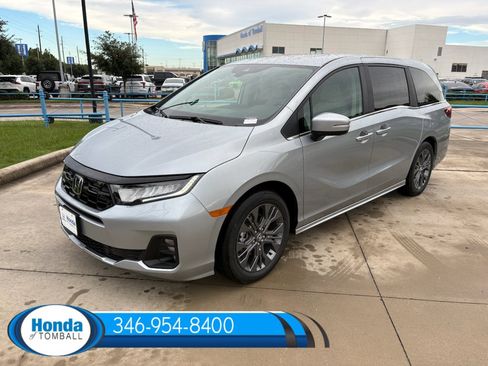 New 2026 Honda Odyssey Touring image 3