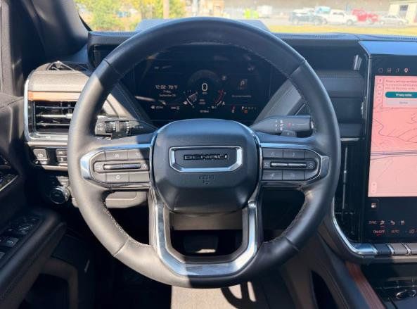 Used 2025 GMC Yukon XL Denali w/ Sun & Power Step Package AWD/4WD image 10