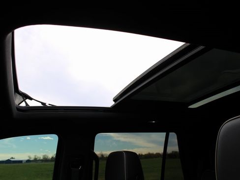 Used 2021 GMC Yukon SLT w/ SLT Premium Package image 39