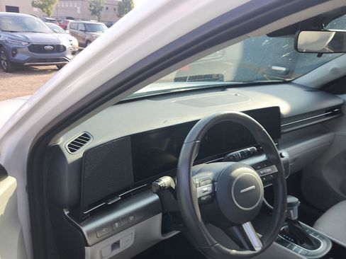 Used 2025 Hyundai Kona SEL AWD/4WD image 9