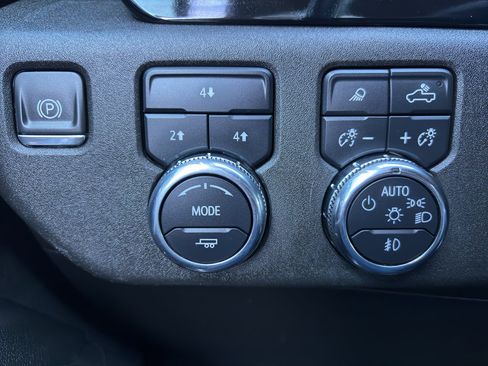 Used 2024 GMC Sierra 3500 SLE w/ SLE Convenience Package image 29